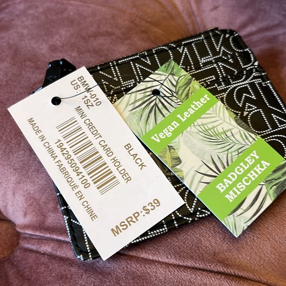 NWT Badgley Mischka Leather Mini Credit Card Holder Zip Top Black White - Picture 2 of 7